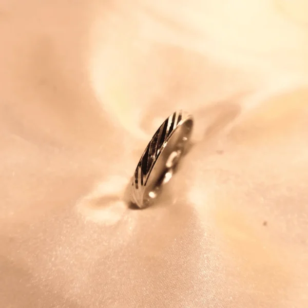 Liam Band Ring