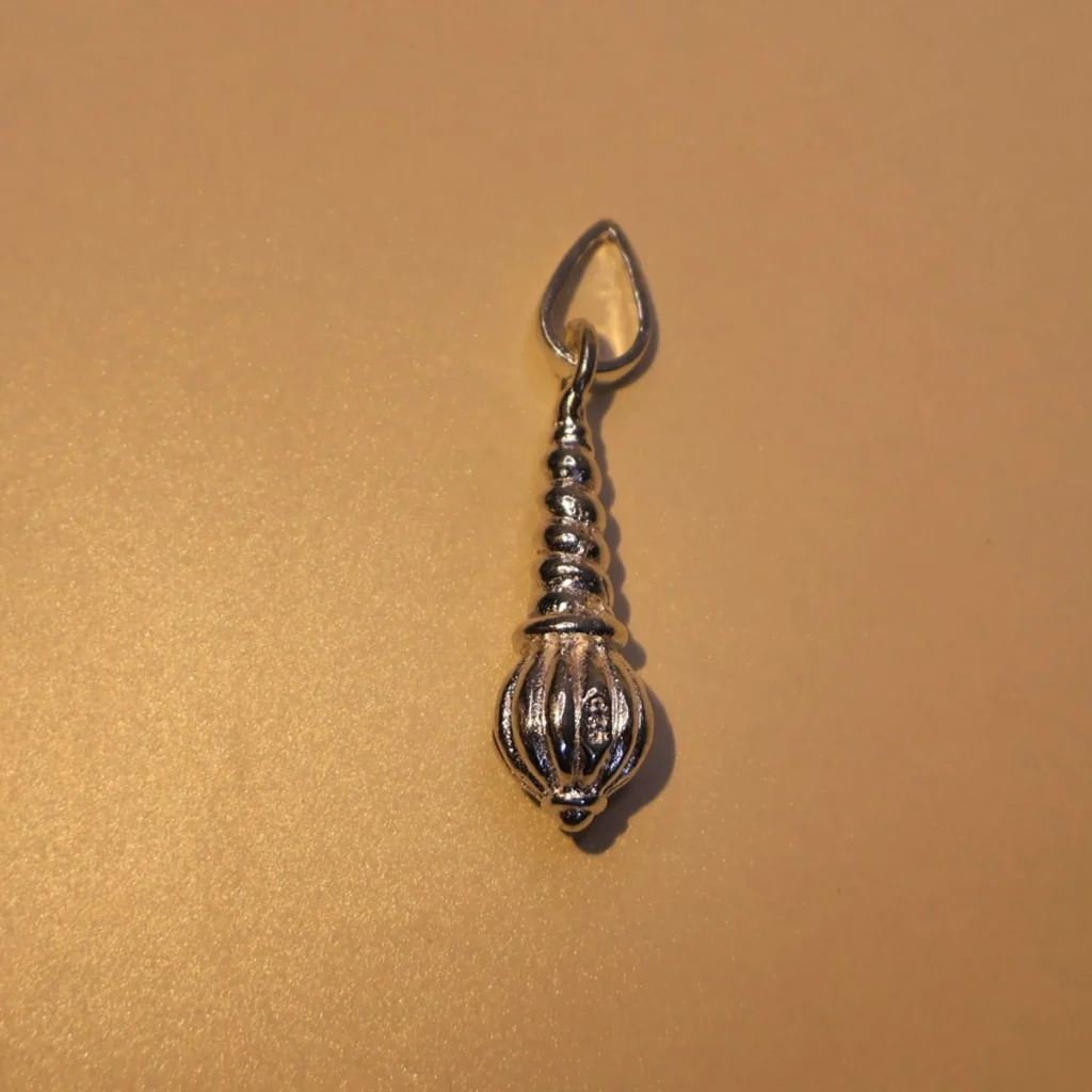 Gadda pendent